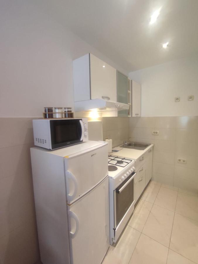 Deni 10 Apartment *