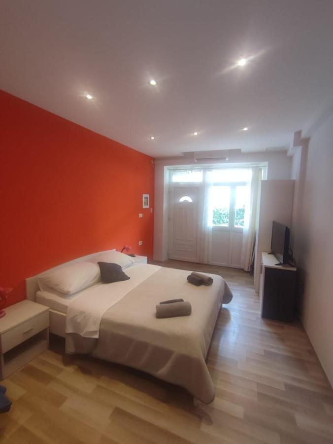 Apartament Deni 10
