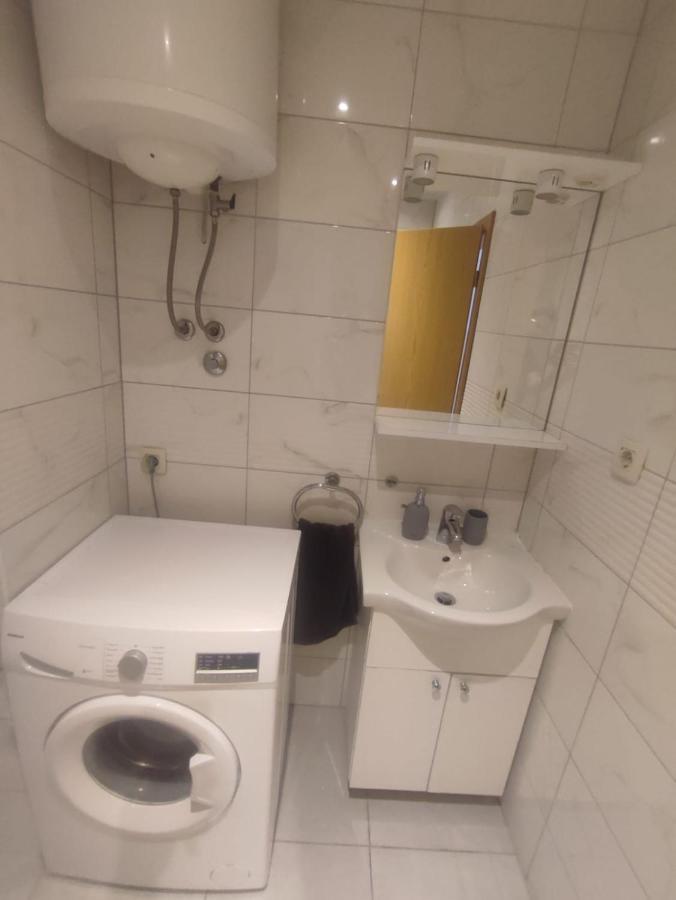 Apartament Deni 10 *